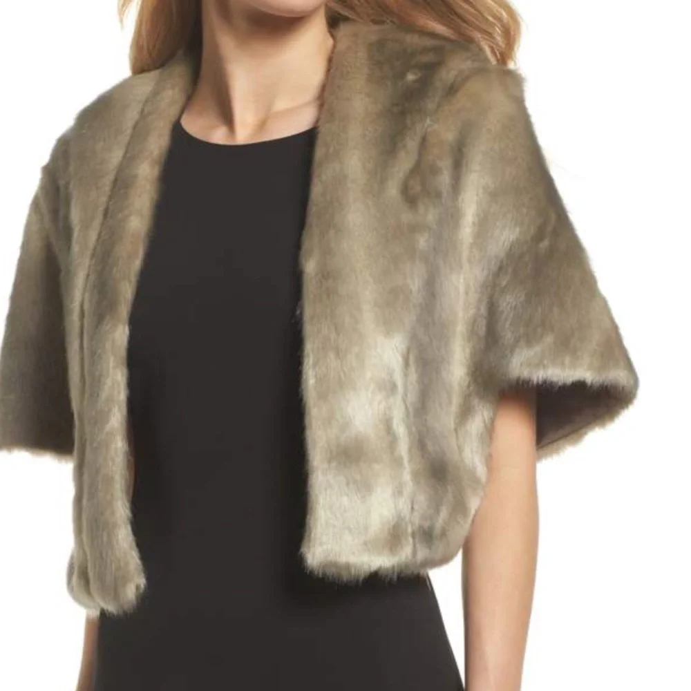 NWOT Eliza J Faux Fur Capelet - Picture 2 of 7